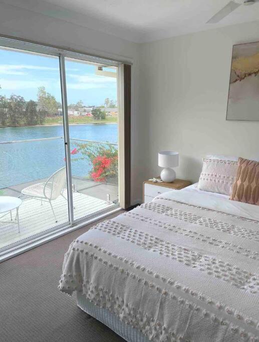 Tranquil Oasis On Pine Holiday home *